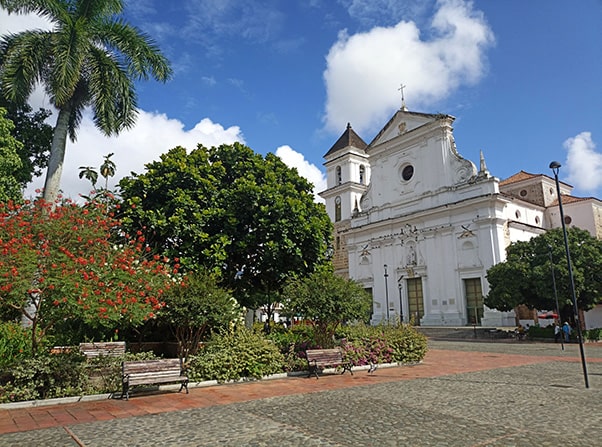 Central park with Catedral basílica de la Inmaculada Concepción de Santa Fe de Antioquia